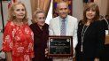 El doctor Luis Villa muestra el premio Dr. Ramiro Collazo, junto a Beba Dante, Isabella Azze y Bárbara Areses. El doctor Luis Villa muestra el premio Dr. Ramiro Collazo, junto a Beba Dante, Isabella Azze y Bárbara Areses.