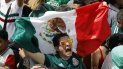 Aficionados celebran un gol de la selección mexicana de fútbol ante Alemania en el Mundial de Rusia, durante una transmisión del partido este domingo 17 de junio de 2018, desde el zócalo de Ciudad de México. Aficionados celebran un gol de la selección mexicana de fútbol ante Alemania en el Mundial de Rusia, durante una transmisión del partido este domingo 17 de junio de 2018, desde el zócalo de Ciudad de México.
