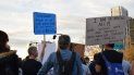 Un grupo de manifestantes apoya las políticas de las ciudades santuario de proteger a los indocumentados. Un grupo de manifestantes apoya las políticas de las ciudades santuario de proteger a los indocumentados.