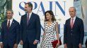 Los Reyes y el embajador de España en Washington, Pedro Morenés (d) en la inauguración de una exposición que incluye cuadros cedidos por varios museos madrileños, en su visita a San Antonio, Texas. Los Reyes y el embajador de España en Washington, Pedro Morenés (d) en la inauguración de una exposición que incluye cuadros cedidos por varios museos madrileños, en su visita a San Antonio, Texas.