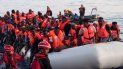 Fotografía cedida por la ONG alemana Mission Lifeline que muestra a varios inmigrantes rescatados en aguas internacionales del Mediterráneo a bordo del barco holandés Lifeline, el pasado 21 de junio del 2018. Fotografía cedida por la ONG alemana Mission Lifeline que muestra a varios inmigrantes rescatados en aguas internacionales del Mediterráneo a bordo del barco holandés Lifeline, el pasado 21 de junio del 2018.