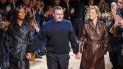 El diseñador británico KimJones, junto a las modelos Naomi Campbell y Kate Moss, despiden el desfile de Louis Vuitton en la pasada edición de la Semana de la Moda de Hombre de París. El diseñador británico KimJones, junto a las modelos Naomi Campbell y Kate Moss, despiden el desfile de Louis Vuitton en la pasada edición de la Semana de la Moda de Hombre de París.
