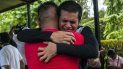 Jonathan Padilla (de espaldas) abraza a su hermano Everth Padilla (frente), quien estuvo retenido 8 días en el penal El Chipote y fue liberado y entregado a sus familiares, en el jardín trasero de la Catedral Metropolitana de Managua (Nicaragua). Jonathan Padilla (de espaldas) abraza a su hermano Everth Padilla (frente), quien estuvo retenido 8 días en el penal El Chipote y fue liberado y entregado a sus familiares, en el jardín trasero de la Catedral Metropolitana de Managua (Nicaragua).