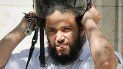 Sami A., de 42 años y exguardespaldas del jefe del red terrorista Al Qaeda Osama Bin Laden, residía como peticionario de asilo en Alemania desde 2005 junto con su esposa e hijos. Sami A., de 42 años y exguardespaldas del jefe del red terrorista Al Qaeda Osama Bin Laden, residía como peticionario de asilo en Alemania desde 2005 junto con su esposa e hijos.