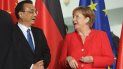 El primer ministro chino, Li Keqiang (i) y la canciller alemana, Angela Merkel (d), conversan durante el V Foro de Cooperación Económica y Tecnológica germano-chino, en Berlín (Alemania), este 9 de julio. El primer ministro chino, Li Keqiang (i) y la canciller alemana, Angela Merkel (d), conversan durante el V Foro de Cooperación Económica y Tecnológica germano-chino, en Berlín (Alemania), este 9 de julio.