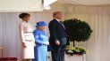 La reina Isabel II revisa la Guardia de Honor junto al presidente estadounidense, Donald Trump y la primera dama, Melania Trump. La reina Isabel II revisa la Guardia de Honor junto al presidente estadounidense, Donald Trump y la primera dama, Melania Trump.