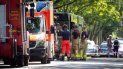 Efectivos de equipos de emergencia trabajan en el lugar donde doce personas resultaron heridas, dos de ellas de gravedad, en un ataque cometido por un hombre armado con un cuchillo en un autobús urbano, en la ciudad alemana de Lübeck, el 20 de julio del 2018. Efectivos de equipos de emergencia trabajan en el lugar donde doce personas resultaron heridas, dos de ellas de gravedad, en un ataque cometido por un hombre armado con un cuchillo en un autobús urbano, en la ciudad alemana de Lübeck, el 20 de julio del 2018.