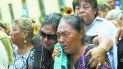Familiares y amigos lloran durante el entierro de un joven asesinado por turbas sandinistas. Familiares y amigos lloran durante el entierro de un joven asesinado por turbas sandinistas.