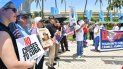 La entrada del Puerto de Miami para expresar su rechazo en contra de las compañías de cruceros que ofrecen paquetes turísticos a Cuba. La entrada del Puerto de Miami para expresar su rechazo en contra de las compañías de cruceros que ofrecen paquetes turísticos a Cuba.