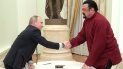 El presidente ruso, Vladímir Putin, y el actor estadounidense Steven Seagal se estrechan la mano en el Kremlin de Moscú, en noviembre de 2016, luego de que Putin le entregara a Seagal su pasaporte ruso y lo felicitara por obtener la ciudadania rusa, que le fue otorgada por decreto presidencial. El presidente ruso, Vladímir Putin, y el actor estadounidense Steven Seagal se estrechan la mano en el Kremlin de Moscú, en noviembre de 2016, luego de que Putin le entregara a Seagal su pasaporte ruso y lo felicitara por obtener la ciudadania rusa, que le fue otorgada por decreto presidencial.