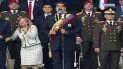 Maduro aseguró que el presidente colombiano saliente, Juan Manuel Santos, así como la ultraderecha de ese país y de Venezuela, están tras el supuesto atentado en su contra. Maduro aseguró que el presidente colombiano saliente, Juan Manuel Santos, así como la ultraderecha de ese país y de Venezuela, están tras el supuesto atentado en su contra.