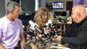Juan Juan Almeida conversa con dos cubanos que llegaron a EEUU cuando el avión en el que viajaban fue secuestrado y desviado a Cayo Hueso. Juan Juan Almeida conversa con dos cubanos que llegaron a EEUU cuando el avión en el que viajaban fue secuestrado y desviado a Cayo Hueso.