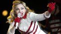Entre los objetos que se pueden apreciar están fotografías y discos de la cantante. Entre los objetos que se pueden apreciar están fotografías y discos de la cantante.