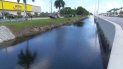 La anciana fue sacada del agua sin ninguna herida, luego del trágico incidente ocurrido en la avenida 4 y la calle 68 del oeste de Hialeah. La anciana fue sacada del agua sin ninguna herida, luego del trágico incidente ocurrido en la avenida 4 y la calle 68 del oeste de Hialeah.