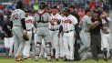 Tras el pelotazo las bancas de los dos equipos se vaciaron en el SunTrust Park de Atlanta. Tras el pelotazo las bancas de los dos equipos se vaciaron en el SunTrust Park de Atlanta.