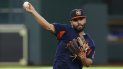 Altuve ya realiza ejercicios en el campo como parte de su rehabilitación. Altuve ya realiza ejercicios en el campo como parte de su rehabilitación.