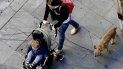 Los investigadores también sugieren soluciones tecnológicas que pueden ayudar a crear una zona de aire limpio alrededor del área de respiración del niño como otro medio efectivo. Los investigadores también sugieren soluciones tecnológicas que pueden ayudar a crear una zona de aire limpio alrededor del área de respiración del niño como otro medio efectivo.