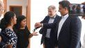 El alcalde de Génova, Marco Bucci (2-d), y el presidente de la región de Liguria, Giovanni Toti (d), entregan las llaves a la primera familia en la lista de personas desplazadas tras el derrumbamiento del puente Morandi en San Biagio de Bolzaneto, en Génova, Italia, hoy, 20 de agosto de 2018. El alcalde de Génova, Marco Bucci (2-d), y el presidente de la región de Liguria, Giovanni Toti (d), entregan las llaves a la primera familia en la lista de personas desplazadas tras el derrumbamiento del puente Morandi en San Biagio de Bolzaneto, en Génova, Italia, hoy, 20 de agosto de 2018.