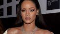 Peter Berg y Rihanna trabajaron juntos en el pasado en la película Battleship Peter Berg y Rihanna trabajaron juntos en el pasado en la película Battleship