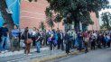 En Caracas las personas salieron de los edificios tras el fuerte movimiento, esperando réplicas. En Caracas las personas salieron de los edificios tras el fuerte movimiento, esperando réplicas.