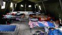 Un grupo de hombres duerme en un cuartel militar en Ecuador habilitado para ofrecer apoyo a los venezolanos que huyen de la crisis de su país. Un grupo de hombres duerme en un cuartel militar en Ecuador habilitado para ofrecer apoyo a los venezolanos que huyen de la crisis de su país.