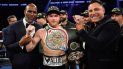 Canelo, que dio positivo a clembuterol (sustancia con propiedades anabólicas) a principios de año, fue reconocido hace unos días como el mejor deportista profesional en su natal México. Canelo, que dio positivo a clembuterol (sustancia con propiedades anabólicas) a principios de año, fue reconocido hace unos días como el mejor deportista profesional en su natal México.