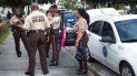 Policiía de Miami-Dade cuenta con cerca de 4.000 oficiales. Policiía de Miami-Dade cuenta con cerca de 4.000 oficiales.