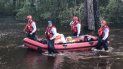 Rescatistas del sur de la Florida socorren a una mujer que quedó atrapada en su casa junto a sus mascotas por las inundaciones provocadas por el huracán Florence en Carolina del Sur. Rescatistas del sur de la Florida socorren a una mujer que quedó atrapada en su casa junto a sus mascotas por las inundaciones provocadas por el huracán Florence en Carolina del Sur.