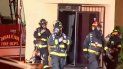 Los bomberos lograron controlar el fuego en el almacén. Los bomberos lograron controlar el fuego en el almacén.