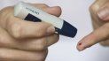 Hacer ejercicio, controlar tu peso y respetar el plan de comidas puede ayudar a controlar la diabetes. Hacer ejercicio, controlar tu peso y respetar el plan de comidas puede ayudar a controlar la diabetes.