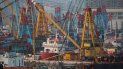 Buques de grúa operan en el puerto de Yau Ma Tei, en Hong Kong, China. Buques de grúa operan en el puerto de Yau Ma Tei, en Hong Kong, China.