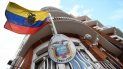 La bandera ecuatoriana hondea en el edificio de la embajada de Ecuador en Londres, Reino Unido, donde reside el fundador de WikiLeaks, Julian Assange. La bandera ecuatoriana hondea en el edificio de la embajada de Ecuador en Londres, Reino Unido, donde reside el fundador de WikiLeaks, Julian Assange.