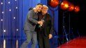 El español Juan Antonio Bayona entrega el premio Donastia al actor y realizador estadounidense Danny DeVito, en honor a su trayectoria en el cine. El español Juan Antonio Bayona entrega el premio Donastia al actor y realizador estadounidense Danny DeVito, en honor a su trayectoria en el cine.