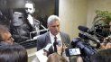 Miguel Díaz-Canel (c), atiende a los medios en la sede de la Misión de Cuba en Nueva York. Miguel Díaz-Canel (c), atiende a los medios en la sede de la Misión de Cuba en Nueva York.