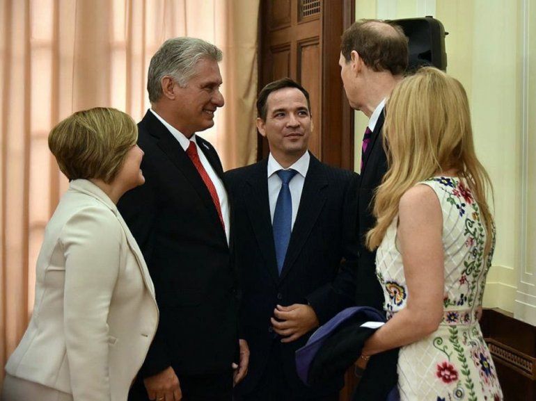 El designado gobernante cubano, Miguel Díaz-Canel (2 izq.), se reunió con miembros del Congreso de Estados Unidos, en el marco de la 73 Asamblea General de la ONU, en Nueva York.