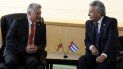 Fotografía cedida muestra al gobernante cubano Miguel Díaz-Canel (i) mientras conversa con su homólogo de Ecuador Lenin Moreno (d). Fotografía cedida muestra al gobernante cubano Miguel Díaz-Canel (i) mientras conversa con su homólogo de Ecuador Lenin Moreno (d).