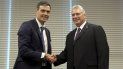 El presidente del Gobierno español, Pedro Sánchez (i), saluda al gobernante designado de Cuba, Miguel Díaz-Canel (d), durante una reunión en el marco de la Asamblea General de Naciones Unidas. El presidente del Gobierno español, Pedro Sánchez (i), saluda al gobernante designado de Cuba, Miguel Díaz-Canel (d), durante una reunión en el marco de la Asamblea General de Naciones Unidas.