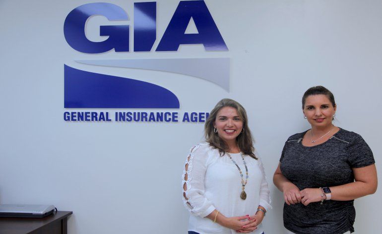 Las agentes de seguro Lupe Bruneman e Ilse Torres.