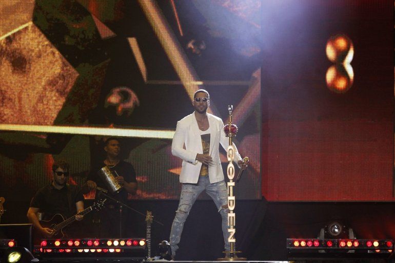 El cantante Romeo Santos actúa en Ciudad de México como parte de su <i>Golden Tour</i>. 