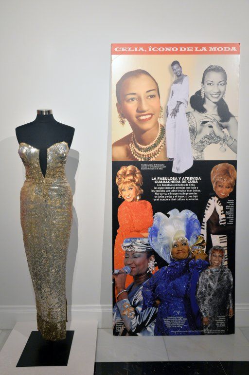 Uno de los vestidos de Celia Cruz en la muestra