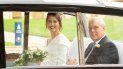 La princesa llega acompañada de su padre, el príncipe Andrés de York. La princesa llega acompañada de su padre, el príncipe Andrés de York.