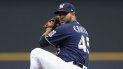Chacín viene de lanzar cinco entradas en blanco ante los Rockies en la Serie Divisional de la Liga Nacional. Chacín viene de lanzar cinco entradas en blanco ante los Rockies en la Serie Divisional de la Liga Nacional.