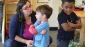 Los niños tienen que aprender a resolver sus conflictos y los adultos no deben parcializarse. Los niños tienen que aprender a resolver sus conflictos y los adultos no deben parcializarse.