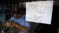 Un cartel anuncia la falta de servicio eléctrico en Caracas, Venezuela. Un cartel anuncia la falta de servicio eléctrico en Caracas, Venezuela.