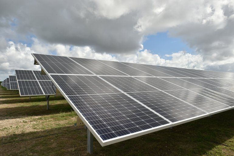 FPL anuncia 30 millones de paneles solares para generar electricidad en