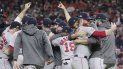 Tras perder el primer encuentro de la serie como locales, los Medias Rojas ganaron cuatro seguidos, incluidos tres en el Minute Maid Park, para mejorar a una foja de 5-0 como visitantes en estos playoffs. Tras perder el primer encuentro de la serie como locales, los Medias Rojas ganaron cuatro seguidos, incluidos tres en el Minute Maid Park, para mejorar a una foja de 5-0 como visitantes en estos playoffs.