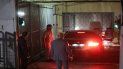 La policía forense turca inspecciona los autos oficiales estacionados en la parte trasera del consulado saudí en Ankara. La policía forense turca inspecciona los autos oficiales estacionados en la parte trasera del consulado saudí en Ankara.