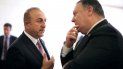 El secretario de Estado de EEUU, Mike Pompeo (der.), conversa con el ministro turco de relaciones Exteriores, Mevlut Cavusoglu (izq.), tras su reunión en Ankara. El secretario de Estado de EEUU, Mike Pompeo (der.), conversa con el ministro turco de relaciones Exteriores, Mevlut Cavusoglu (izq.), tras su reunión en Ankara.