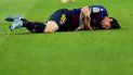 Mientras se disputaba el choque, el capitán azulgrana se marchó a la Ciudad Deportiva Joan Gamper para someterse a unas pruebas médicas que confirmaron el alcance de la lesión. Mientras se disputaba el choque, el capitán azulgrana se marchó a la Ciudad Deportiva Joan Gamper para someterse a unas pruebas médicas que confirmaron el alcance de la lesión.