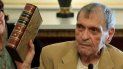 El poeta venezolano hizo referencia a palabras como libertad, justicia, democracia, civismo, honestidad, que cuando se ausentan de un país tornan muy difícil para sus ciudadanos el hecho de vivir realmente. El poeta venezolano hizo referencia a palabras como libertad, justicia, democracia, civismo, honestidad, que cuando se ausentan de un país tornan muy difícil para sus ciudadanos el hecho de vivir realmente.